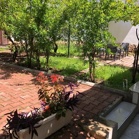 Apartment Treehouse With Garden In The Heart Of Antalya *
