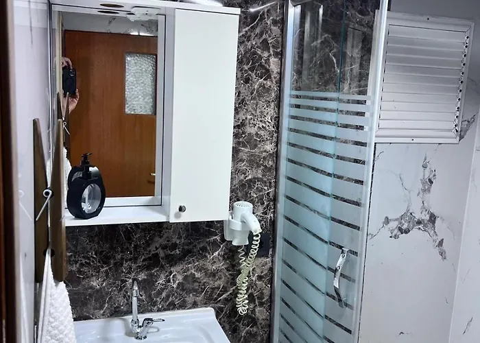 Apartment Treehouse With Garden In The Heart Of Antalya