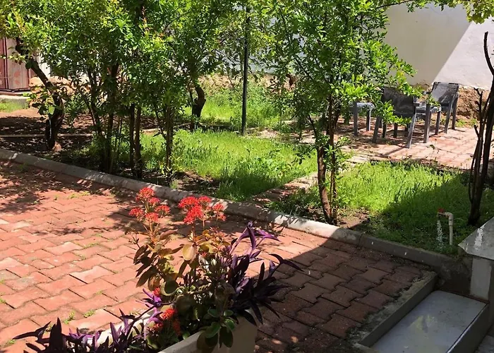 Apartment Treehouse With Garden In The Heart Of Antalya *